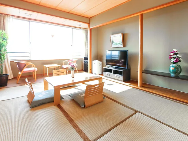 غرفة سوبيريور تقليدية بشرفة، LiVEMAX Resort Kaga-Yamashiro 2/4