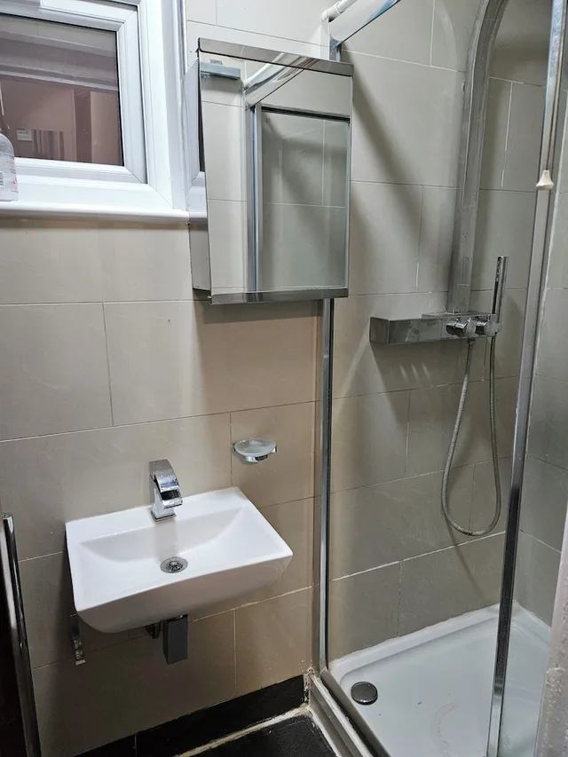 Standard Double Room - Shared، SnoozeDen Wellesley - Near to Slough Station 7/9