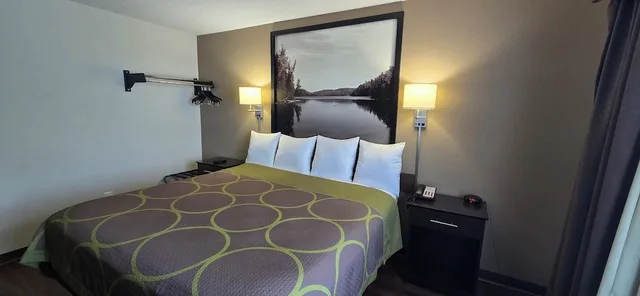غرفة قياسية بسرير كوين، Super 8 By Wyndham Rogers Minnesota 6/10