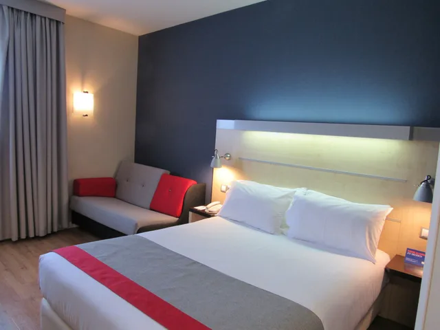 غرفة قياسية بسرير كوين لذوي الإعاقة، Holiday Inn Express Sant Cugat 3/7