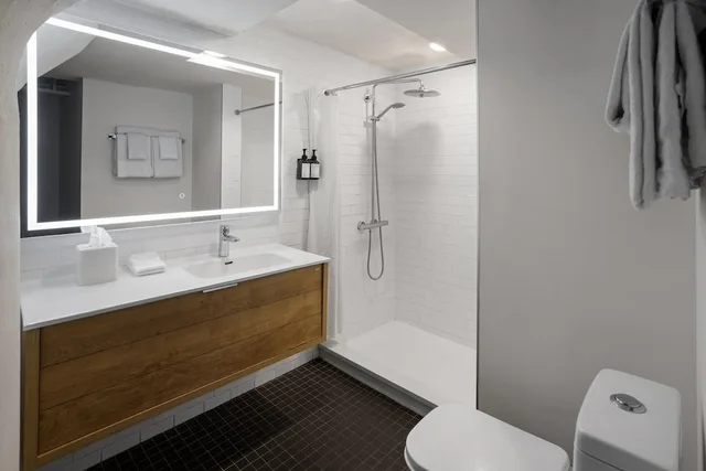 2 Bedrooms, Superior, Apartment, 2 Queen Beds, The Heid Lofts by Reside, a Wyndham Residence 8/8