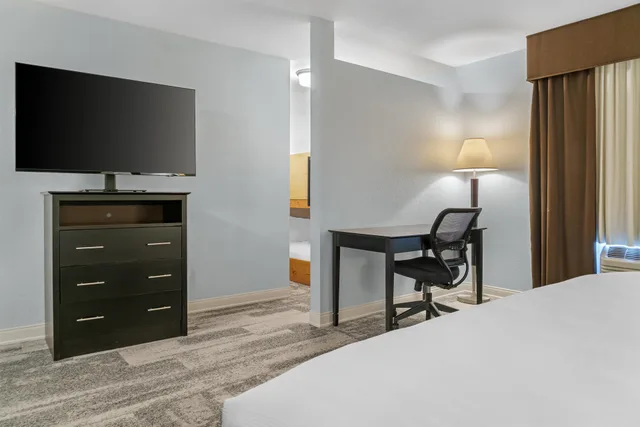 جناح عائلي بسرير كوين وسرير فردي وسرير بطابقين، Best Western Lakewinds 9/14
