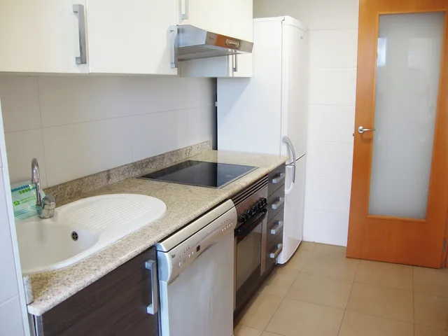 شقة أساسية بسريرين منفصلين بشرفة بغرفتي نوم مع أريكة، Apartamentos Alcocebre Suites 3000 10/10