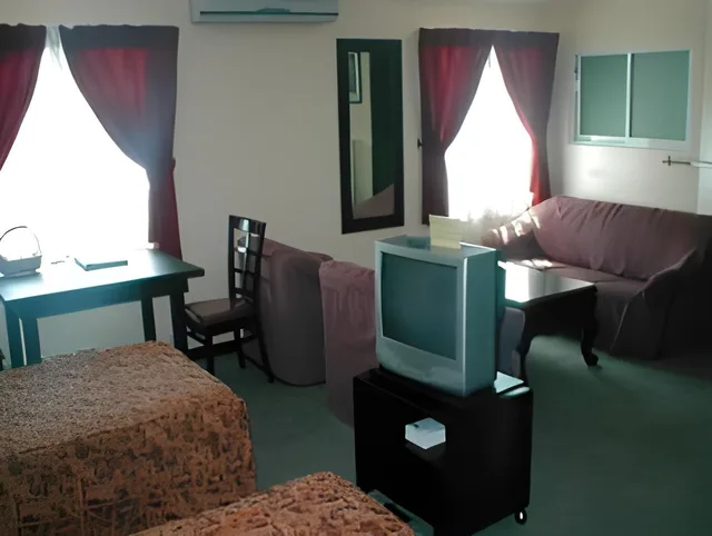 جناح جونيور مفردة بسرير كوين، Hotel Asia 5/5