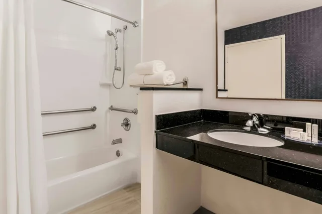 غرفة بسريرين كوين، Fairfield Inn & Suites Houston Westchase 4/4