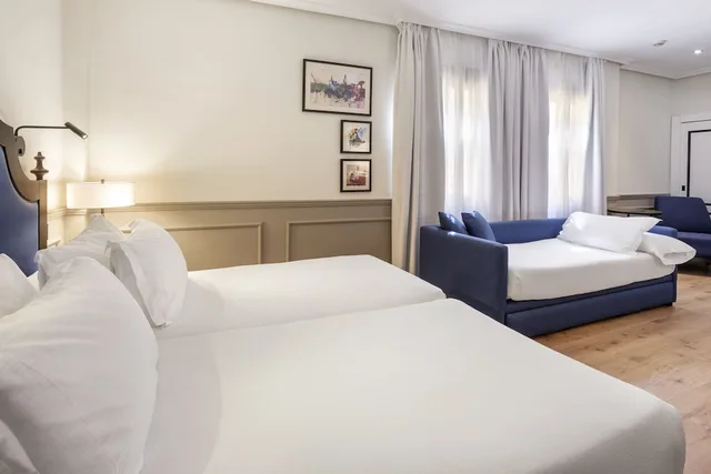 Triple Room Children، H10 Corregidor Boutique Hotel 1/8