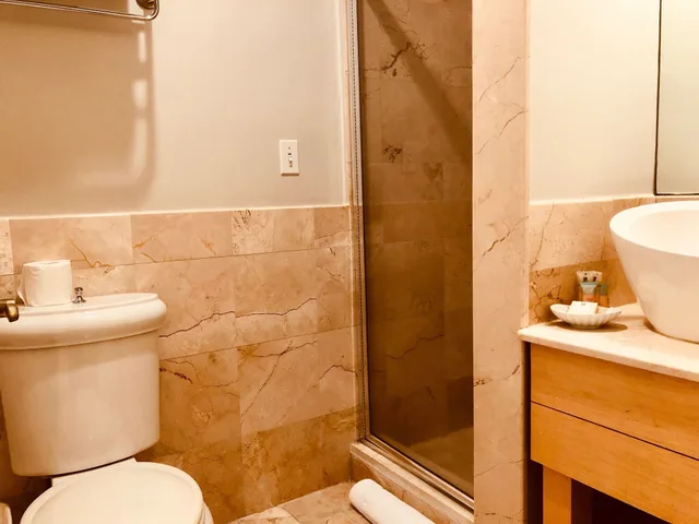 Superior, Queen Bed, Private Bathroom, Enzo 2/2