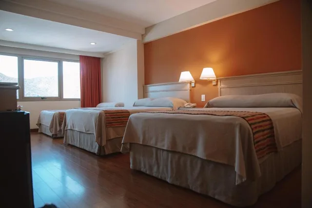 غرفة عائلية، Casa Real 2/5