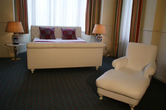 جناح ديلوكس بسرير كينج بحوض جاكوزي للمدخنين، Park Hotel Brussels 2/4
