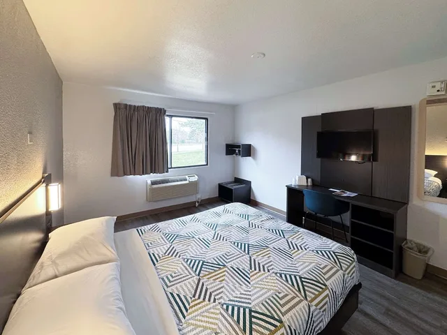 غرفة قياسية بسرير مزدوج لذوي الإعاقة، Motel6 Glenview, IL - Chicago North 1/8