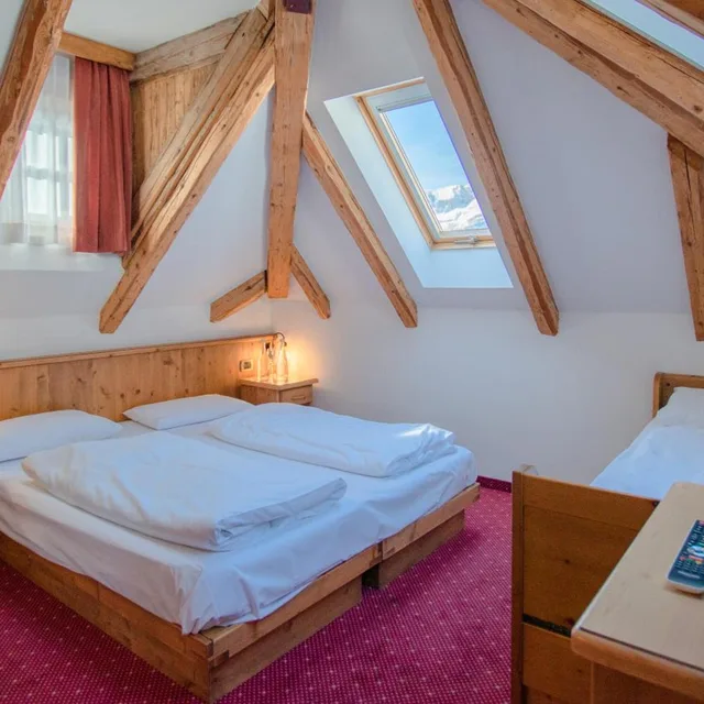 غرفة اقتصادية بسرير مزدوج أو سريرين منفصلين، Schloss Hotel & Club Dolomiti 3/10