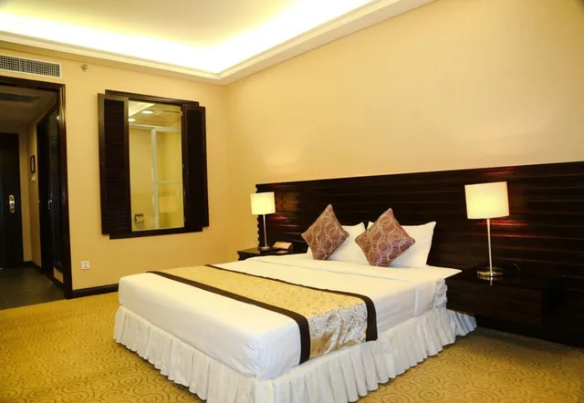 غرفة قياسية بسرير كينج وسريرين منفصلين، Savan Resorts 2/11