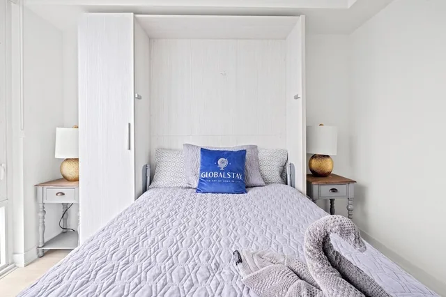 شقة ديلوكس بسرير كوين، Teahouse Condos in Downtown Toronto 1/7