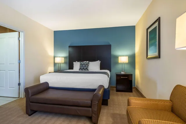 جناح مع أريكة، Best Western Plus Lytle Inn and Suites 3/6