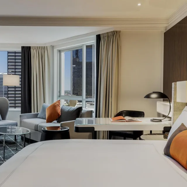 Swiss, Double Bed, Sofa، Swissotel Sydney 2/5