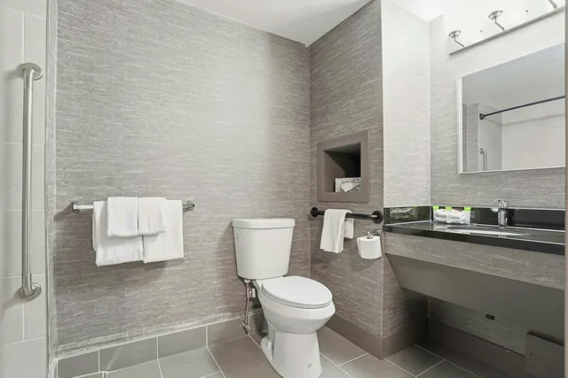 غرفة بسرير كوين لذوي الإعاقة، Sandman Hotel Saskatoon 8/10