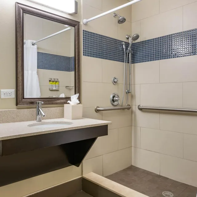 جناح بسرير كوين بغرفة نوم واحدة لذوي الإعاقة، Staybridge Suites St. Petersburg FL 8/9