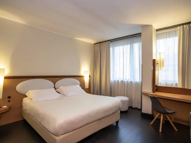 جناح جونيور بسرير مزدوج مع أريكة، Mercure Roma West 2/7