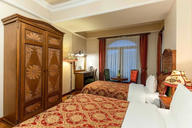 غرفة ديلوكس رباعية بسرير مزدوج وسريرين منفصلين، Sultanhan Hotel 2/6