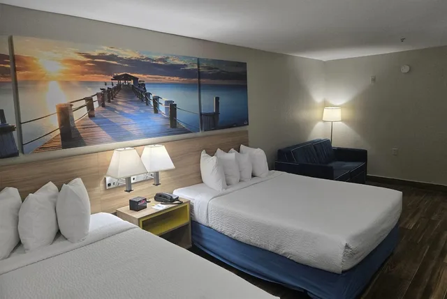 جناح استوديو بسريرين كوين، Days Inn And Suites By Wyndham Tampa Raymond James Stadium 10/10