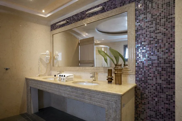 جناح شهر العسل بسرير مزدوج بإطلالة على البحر بمسبح خاص، Petit Palace Suites 6/8