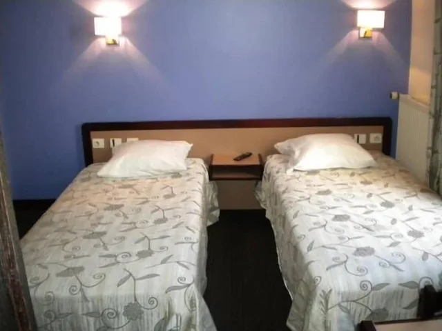 غرفة ثلاثية بثلاثة أسرّة، Hotel De La Place 1/1