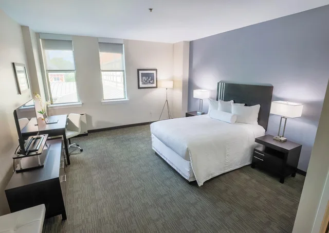 Room, Queen Bed, Platinum Level، Kellogg Conference Hotel Capitol Hill at Gallaudet University 2/2