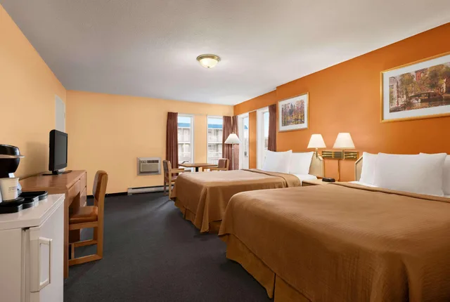 غرفة بسريرين كوين، Travelodge by Wyndham Quesnel 1/1