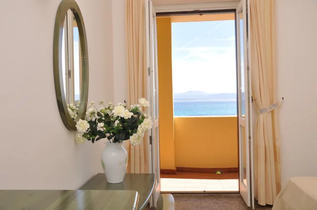 غرفة بسرير مزدوج بإطلالة على البحر، Castello Hotel Sardinia 6/6