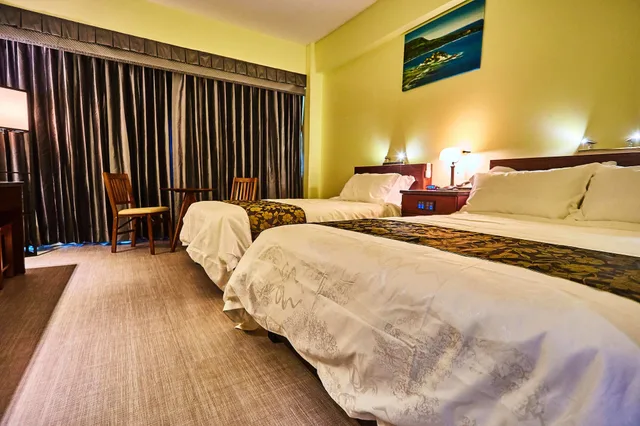 غرفة قياسية بسرير مزدوج وسرير فردي، Serenti Hotel 1/10
