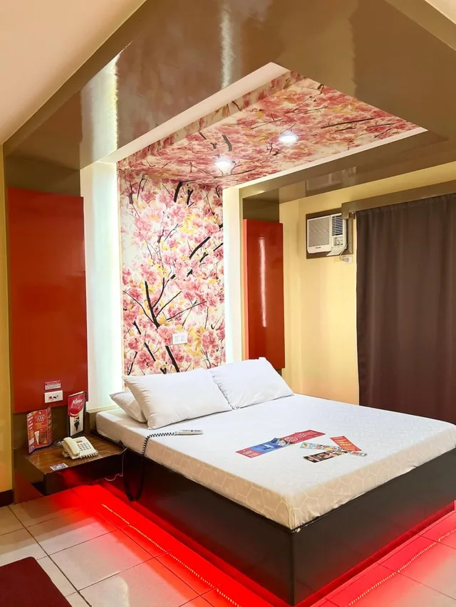 Regency, King Bed، Hotel Sogo Sta. Rosa Laguna 3/4
