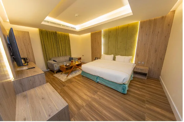 Deluxe, Luxury Night Hotel 2/2