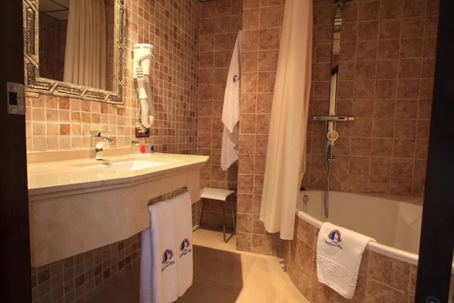 غرفة بسرير مزدوج أو سريرين منفصلين، Casa Banos de la Villa 8/10