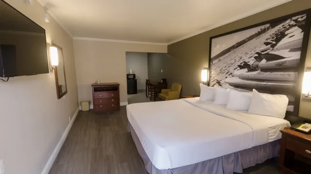 غرفة ديلوكس بسرير كينج، Super 8 by Wyndham Santa Cruz Beach 2/7