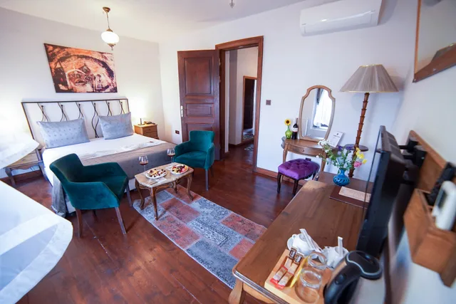 جناح مفرد بشرفة، Sarnic Meyhane and Otel 2/5
