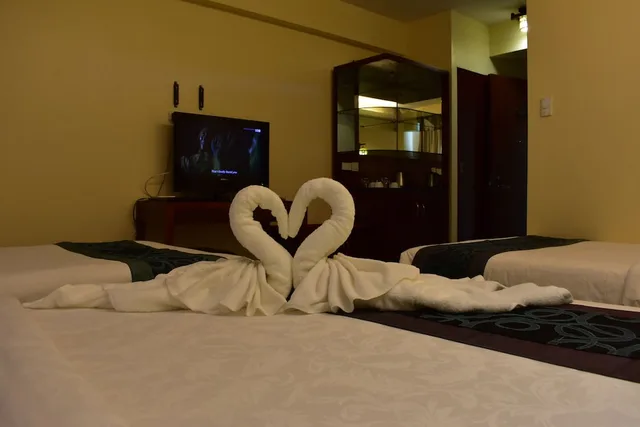 غرفة عائلية ثلاثية بثلاثة أسرّة، Golden Phoenix Hotel Boracay 5/8