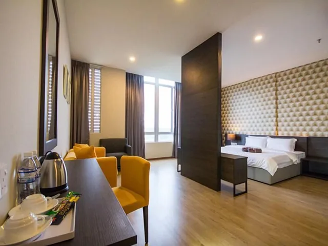 جناح رئاسي بسرير مزدوج بحوض جاكوزي، OMG Hotel 3/4