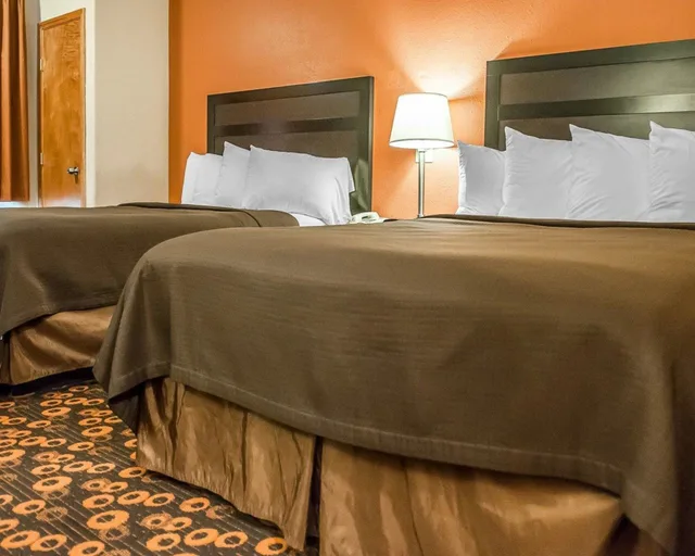 Standard, 2 Queen Beds, Econo Lodge Inn & Suites Santa Fe, NM 8/10