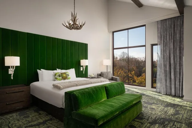 1 Bedroom, Bi Level, Liberty, Loft, King Bed, Sofa، Grand Bohemian Lodge Greenville, Autograph Collection 2/4