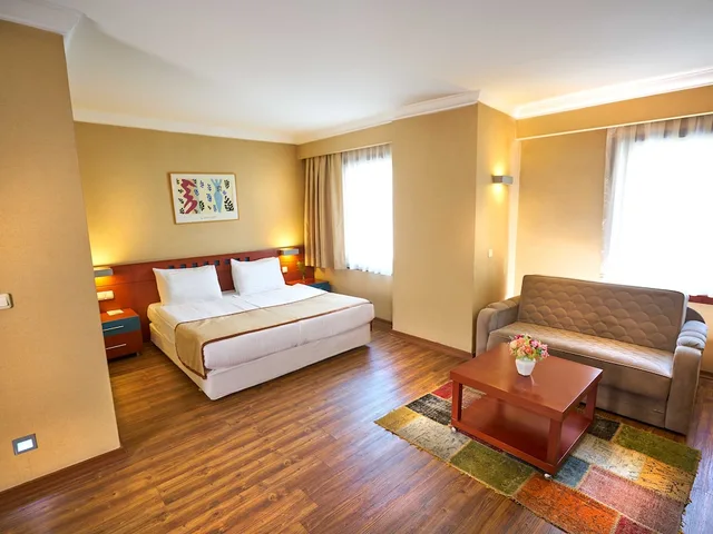 جناح جونيور بسرير مزدوج مع أريكة، Feronya Hotel 1/5
