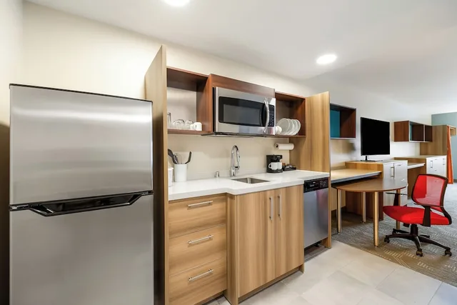 جناح استوديو بسرير كينج بحوض استحمام، Home2 Suites by Hilton Madison East, WI 7/10