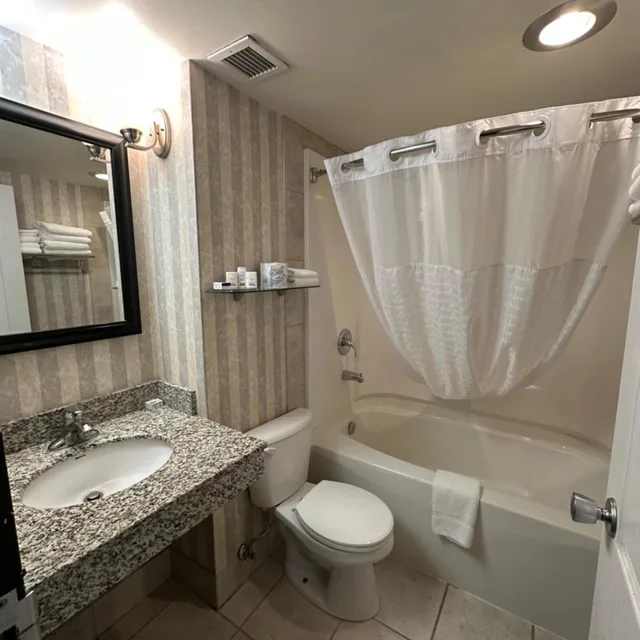 جناح بسرير كوين، Wyndham Garden Medicine Hat Conference Center 7/10