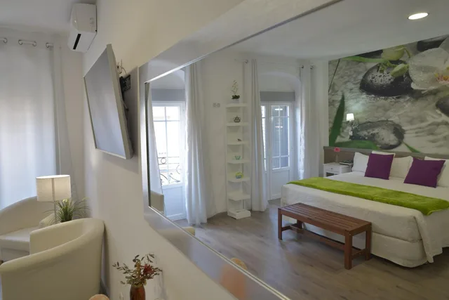 جناح، Hostal Star Madrid 1/1