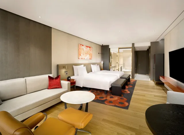 غرفة بسريرين منفصلين بإطلالة على البحر، Grand Hyatt Jeju 3/6