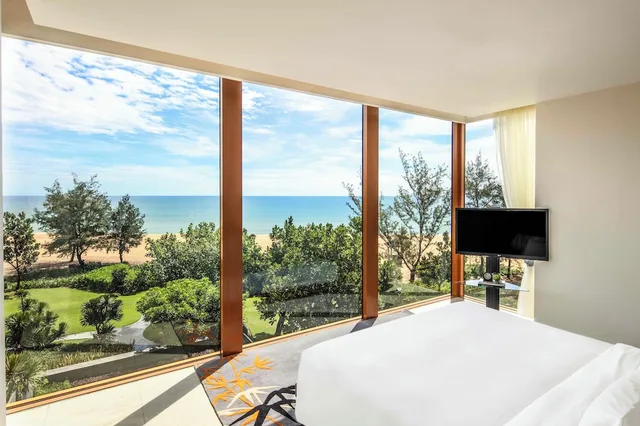 2 Bedrooms, Skypool, Loft, King and Twin Beds, Sea View، Angsana Lang Co 3/5