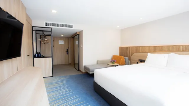 غرفة قياسية بسرير كوين وسرير فردي، Holiday Inn Express & Suites Bangkok Central Pier 2/10