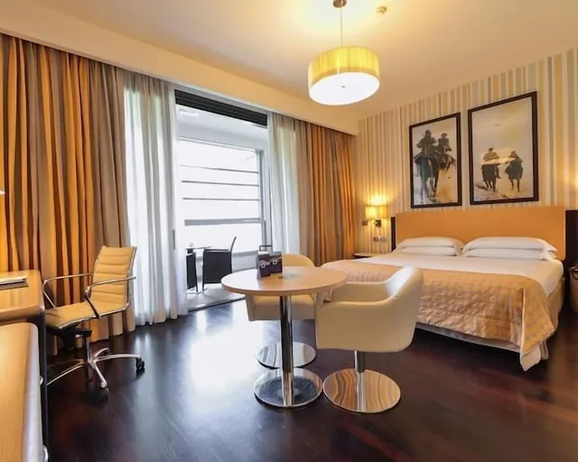 غرفة ديلوكس بسرير كوين، Unahotels Varese 4/10