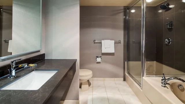 جناح ديلوكس بسرير كينج بحوض جاكوزي، Best Western Plus The Arden Park Hotel 4/4