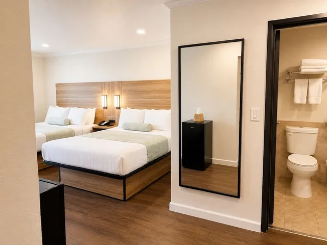 2 Bedrooms, Deluxe, Suite, 4 Queen Beds, 2 Bathrooms، The Dixie Hollywood 3/5