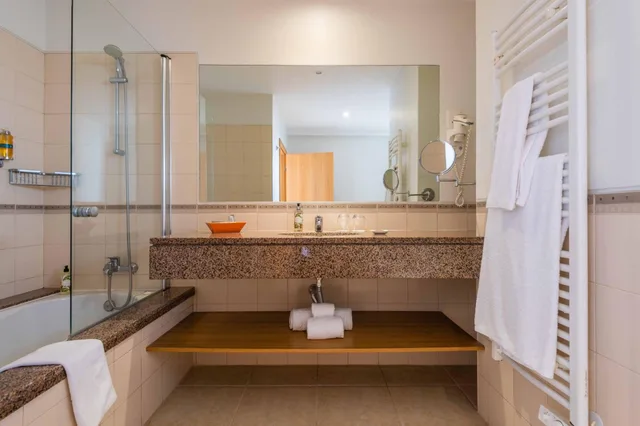 2 Bedrooms, Apartment, Twin Beds, Queen Bed, Pool View, Sofa, Vale D'oliveiras Quinta Resort And Spa 3/3